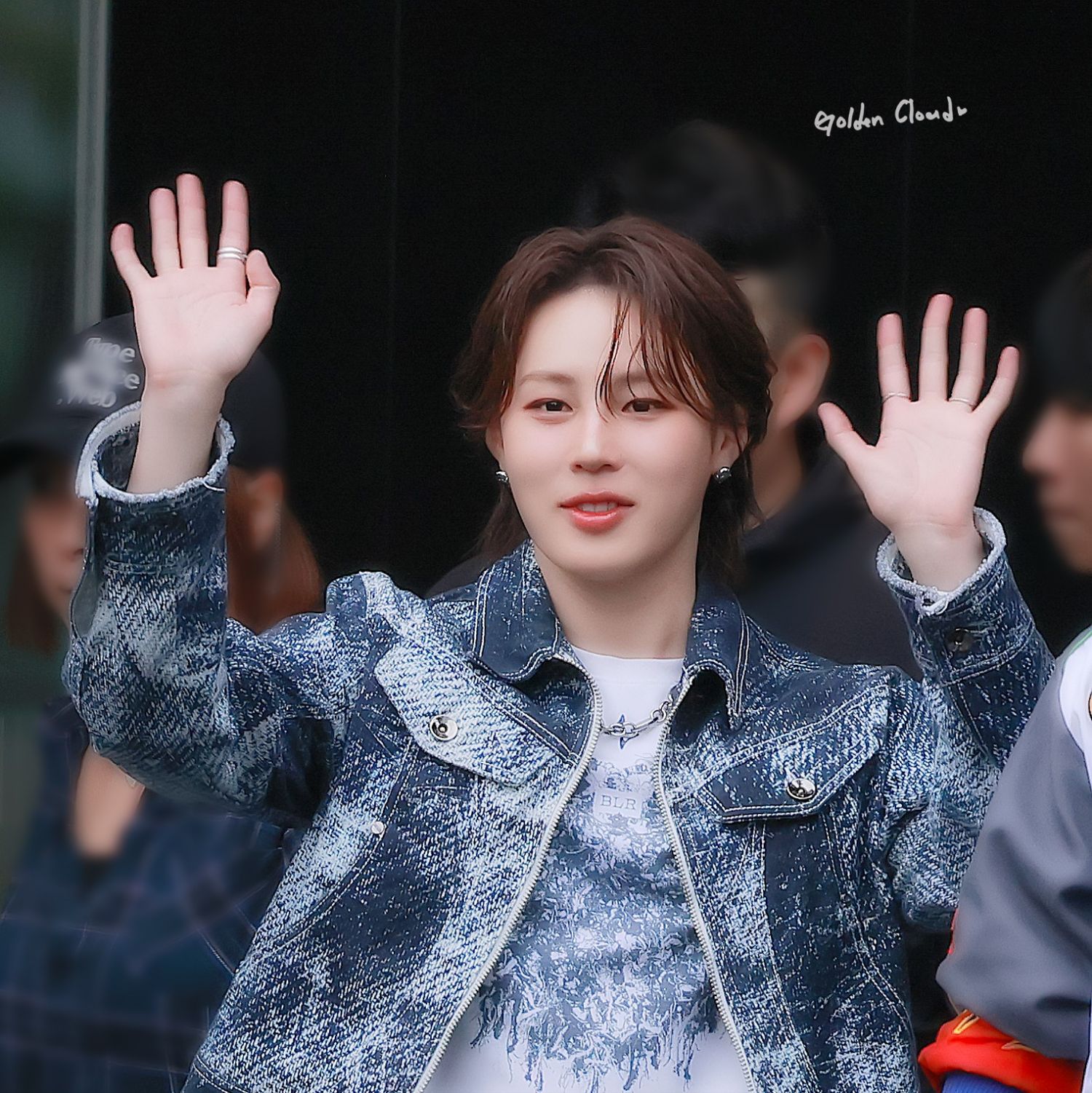A moment captured by Ha Sungwoon's fan