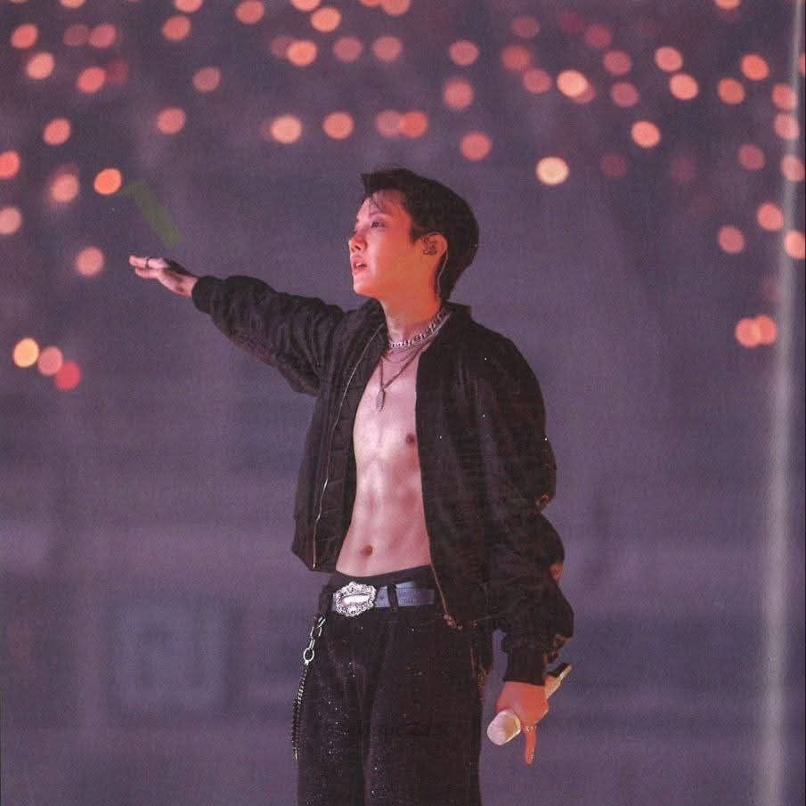 Foto terbaru j-hope (BTS)