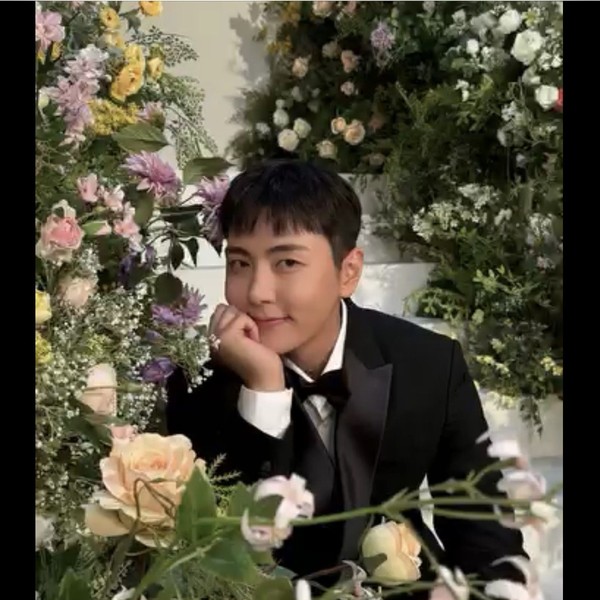 Signature photo of SF9 capturing their charm