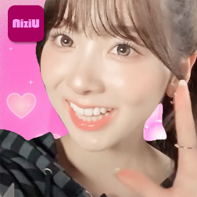 A moment captured by Miihi (NiziU)'s fan