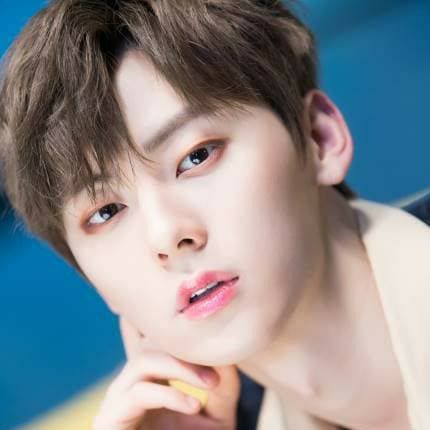 Behind-the-scenes cut of Hwang Minhyun
