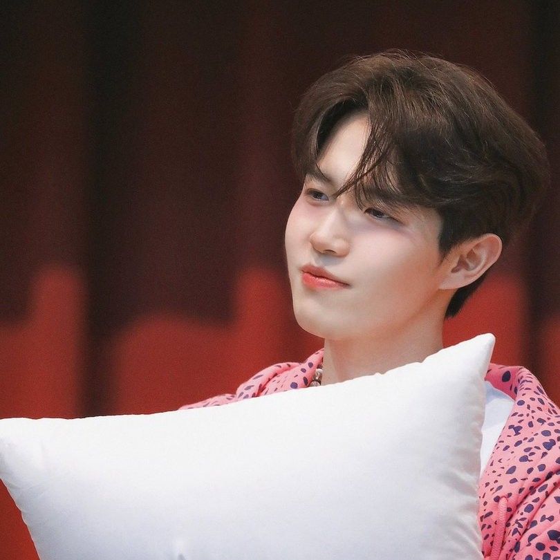 Behind-the-scenes cut of Kim Jaehwan