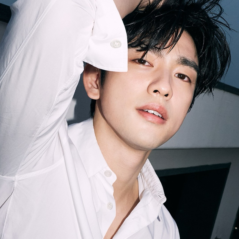 Behind-the-scenes cut of Jinyoung (GOT7)