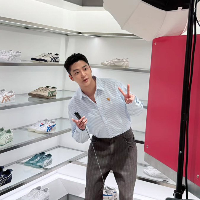 Behind-the-scenes cut of Rowoon