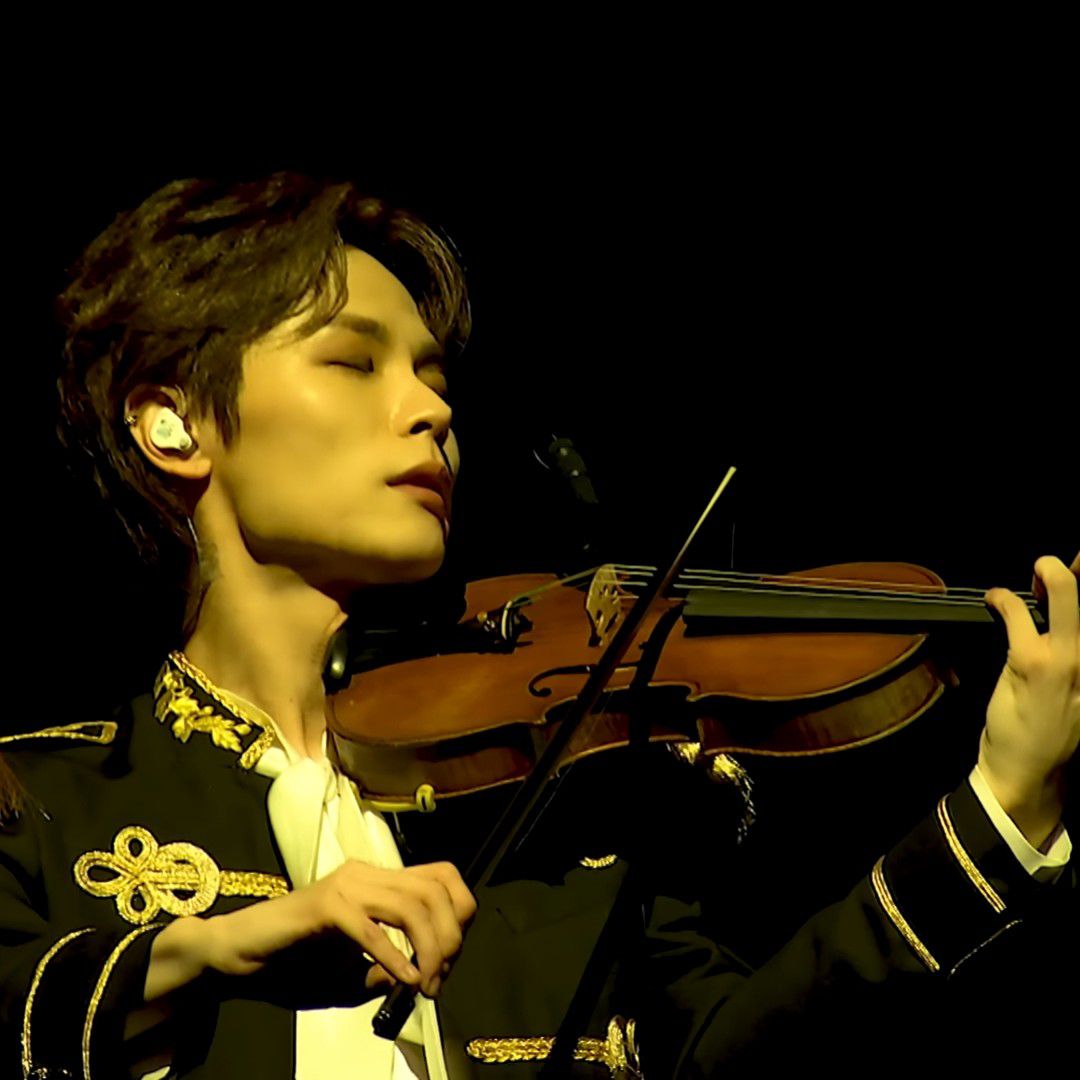 Behind-the-scenes cut of Shin Yechan (LUCY)