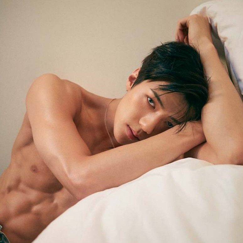 Behind-the-scenes cut of Sehun (EXO)