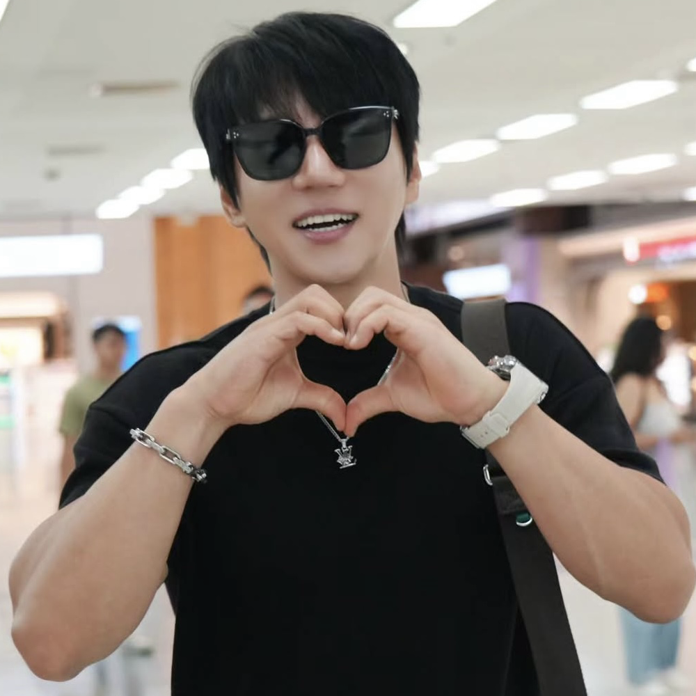 A moment captured by Hwang Chiyeol's fan