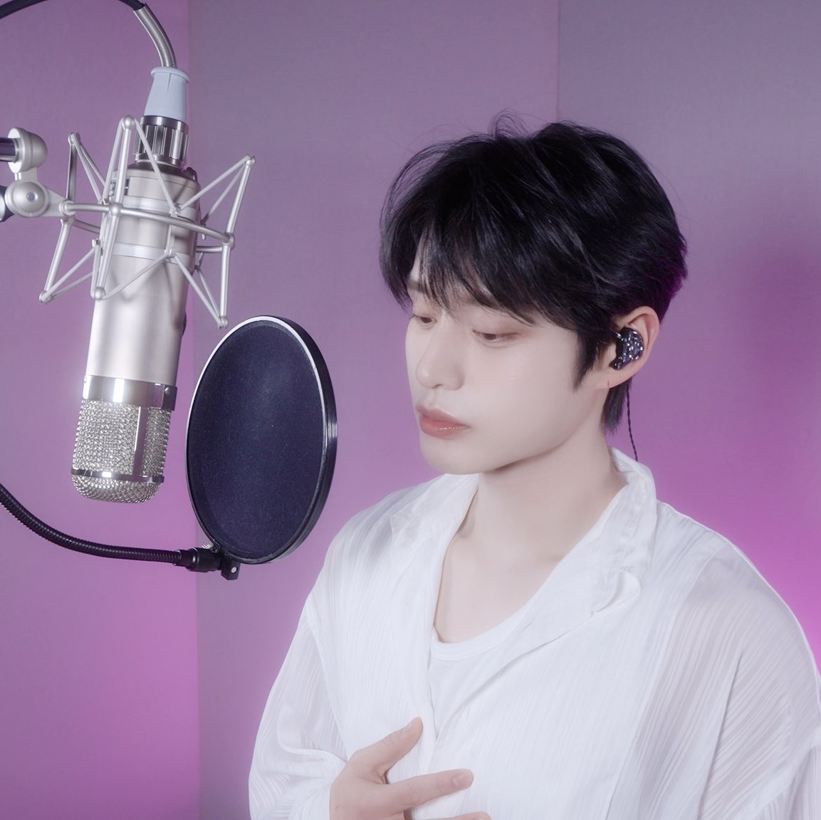 Recent activity shot of Kim Jiwoong (ZEROBASEONE)