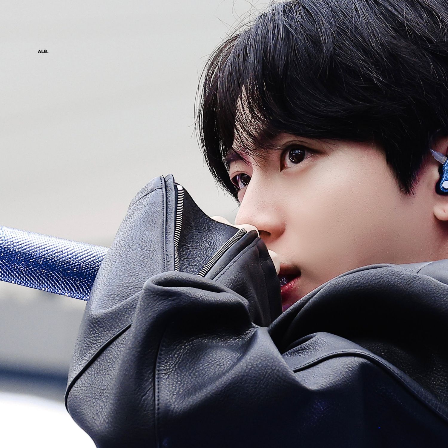 Foto aktivitas terbaru Jin (BTS)