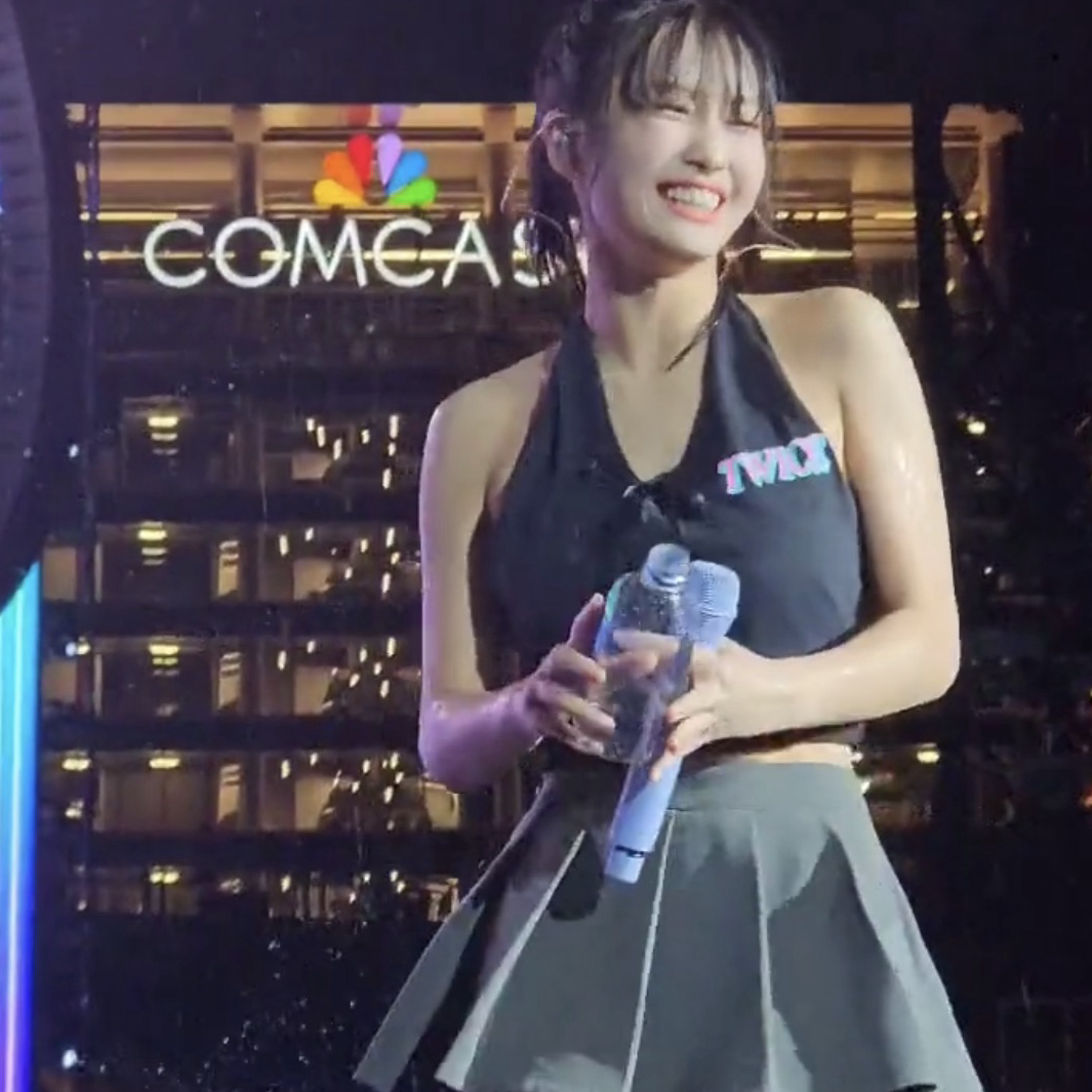 Momo (TWICE)的最新照片