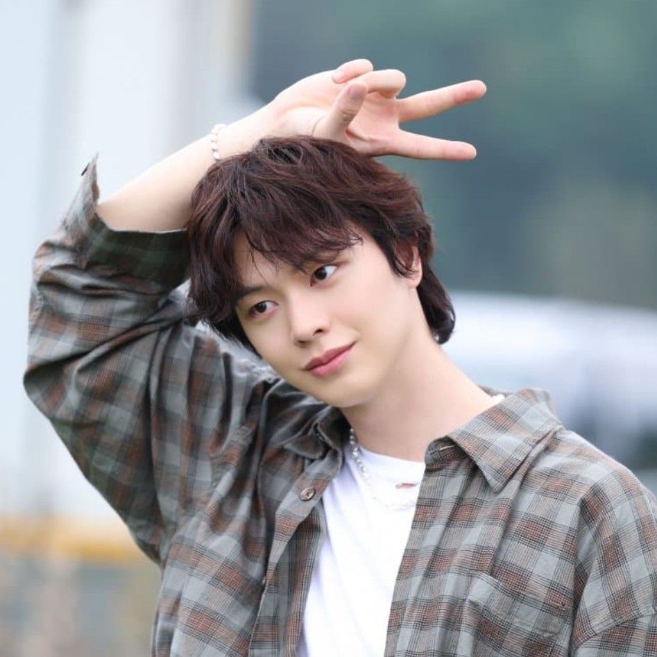 Behind-the-scenes cut of Yook Sungjae (BTOB)