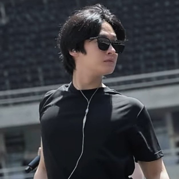 Latest photo of Lee Know (Stray Kids)