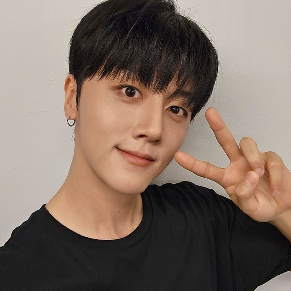 SF9 ヨンビン ツーショット3枚 SF9 ヨンビン ツーショット3枚