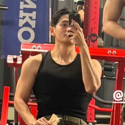 Latest photo of V (BTS)