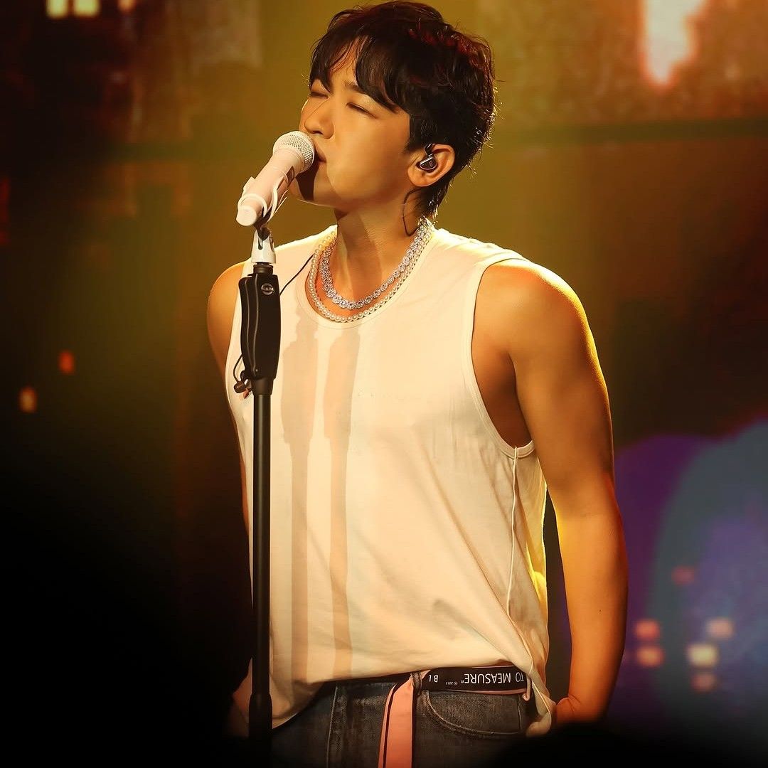 Behind-the-scenes cut of Lee Minwoo (SHINHWA)