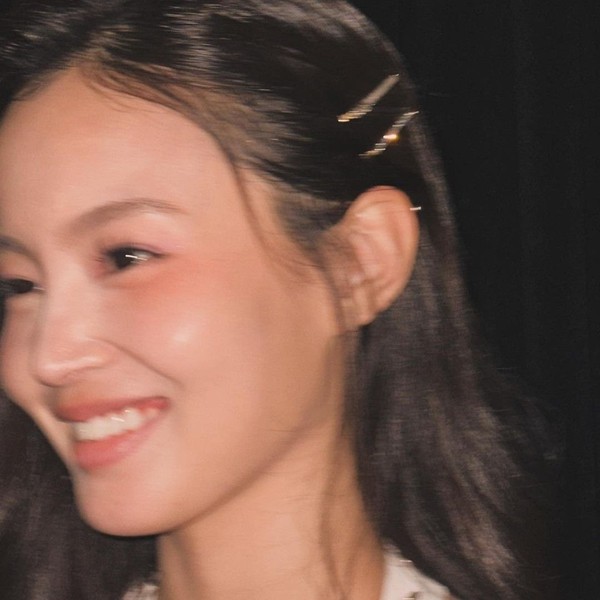Popular profile image of Lee Hi selected by votes