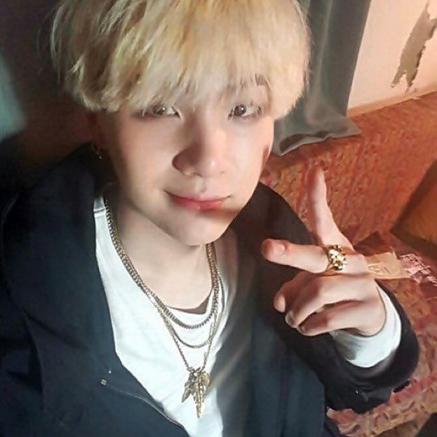 SUGA (防彈少年團)的最新照片