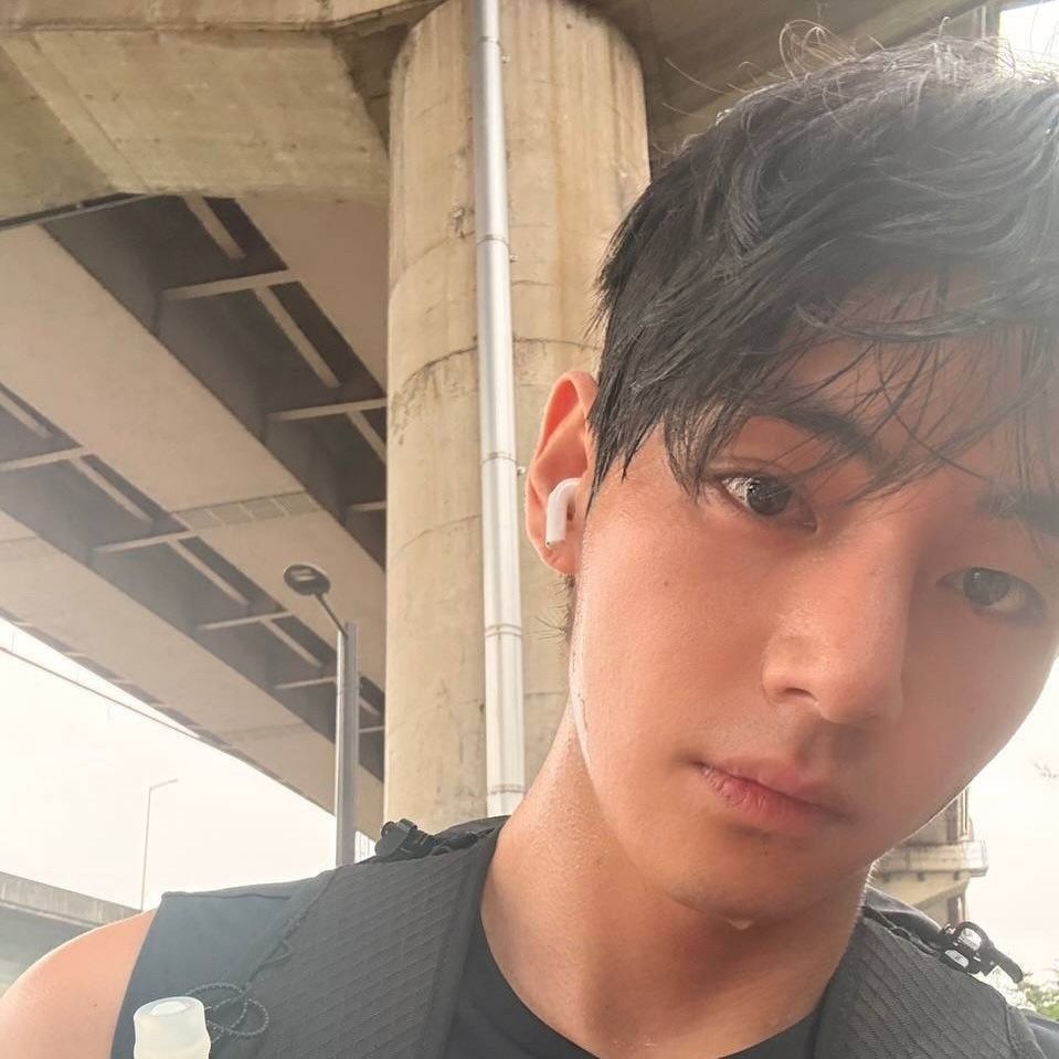 Latest photo of V (BTS)