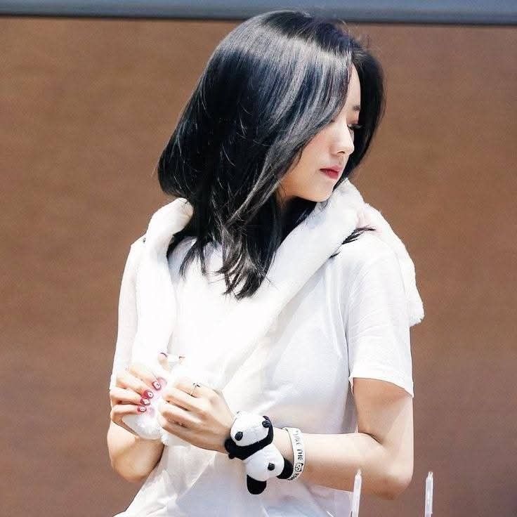 Foto terbaru Yoon Bomi (Apink)