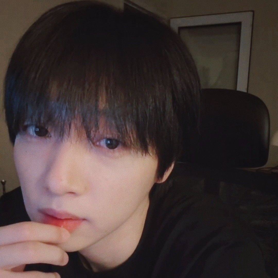 Recent activity shot of Jeong Sewoon
