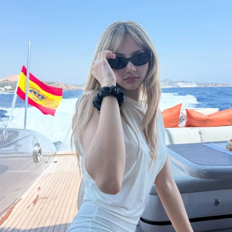 Lisa (BLACKPINK)的最新照片