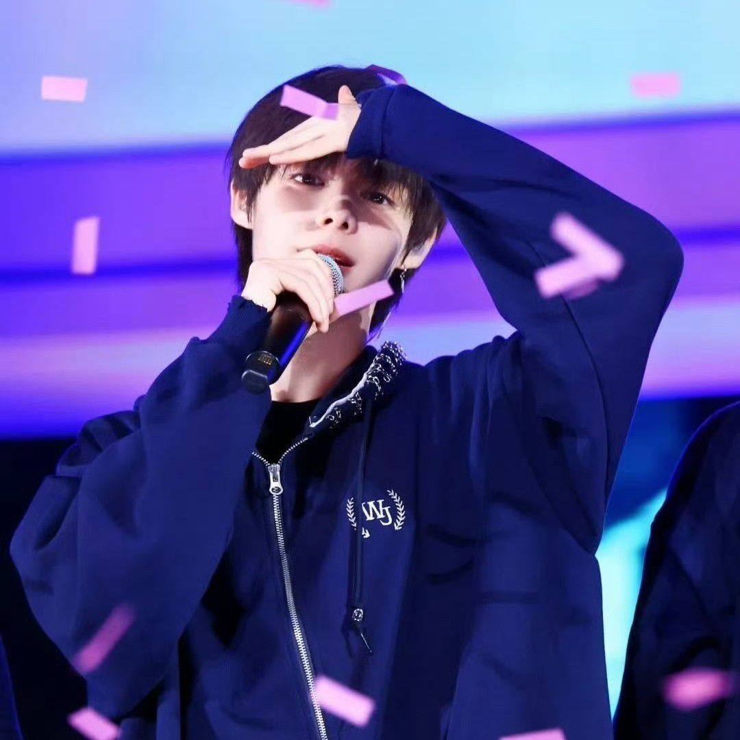 Behind-the-scenes cut of Justin (SMTR25)