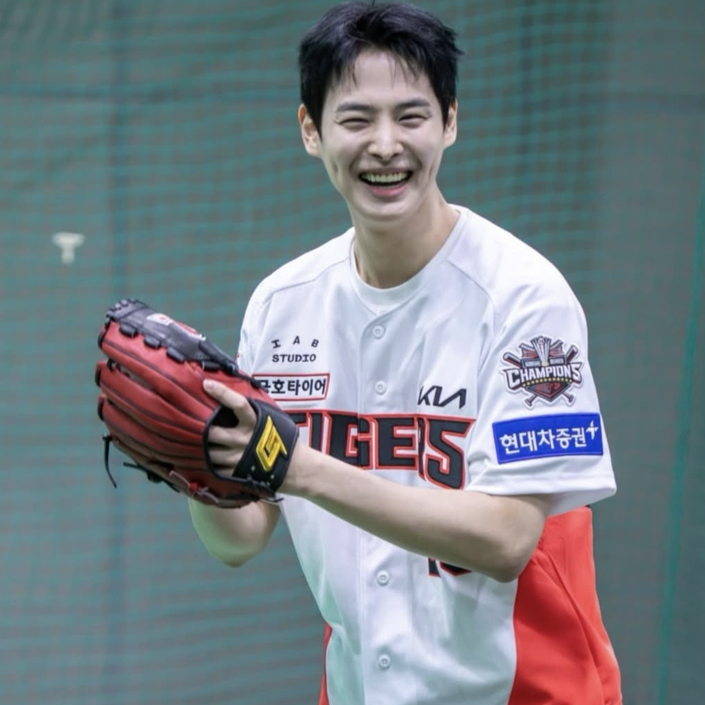 Latest photo of Choi Byungchan