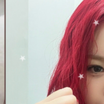 Behind-the-scenes cut of Soojin