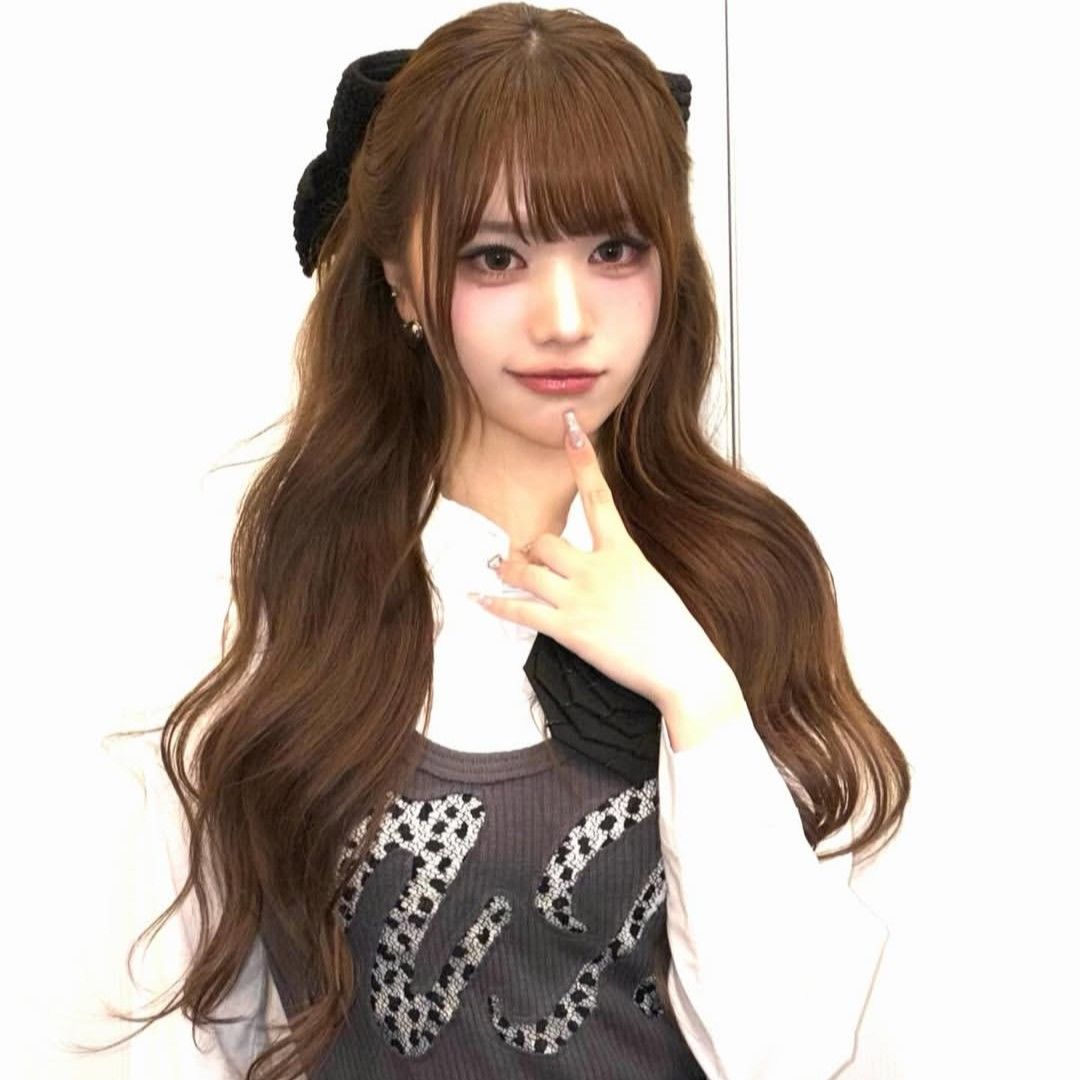 Latest photo of Serina (MADEIN)