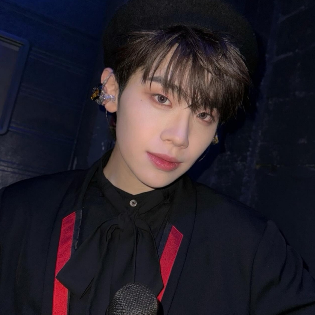 Recent activity shot of Kim Taerae (ZEROBASEONE)