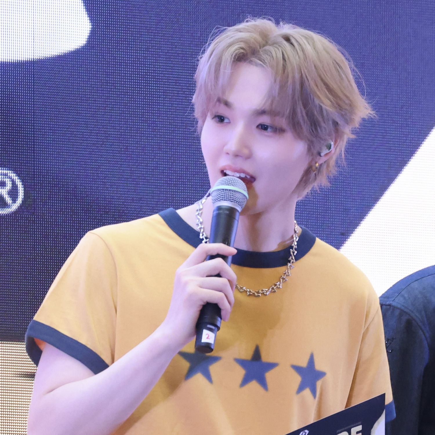 Recent activity shot of Doyoung (TREASURE)