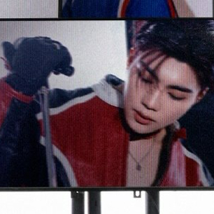 A moment captured by Park Gunwook (ZEROBASEONE)'s fan