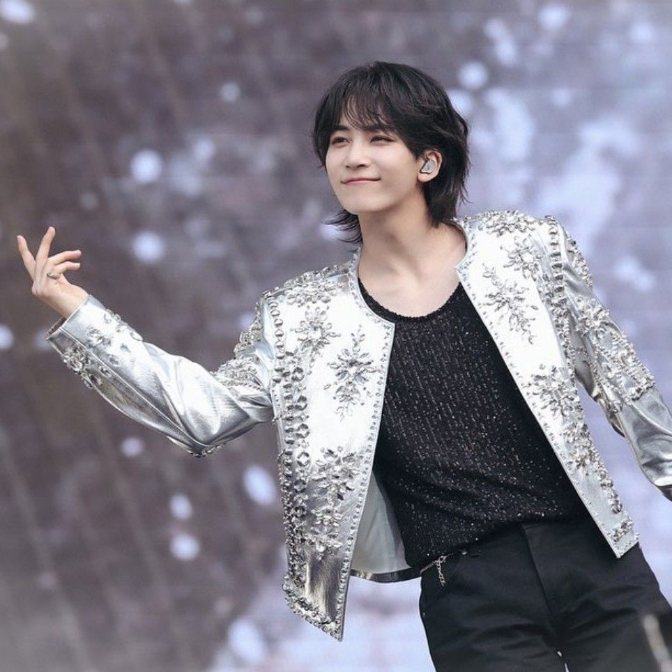 Latest photo of Jeonghan (SEVENTEEN)