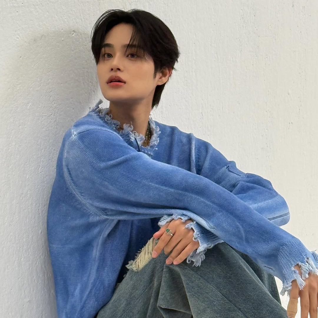 A moment captured by Lee Daehwi (AB6IX)'s fan