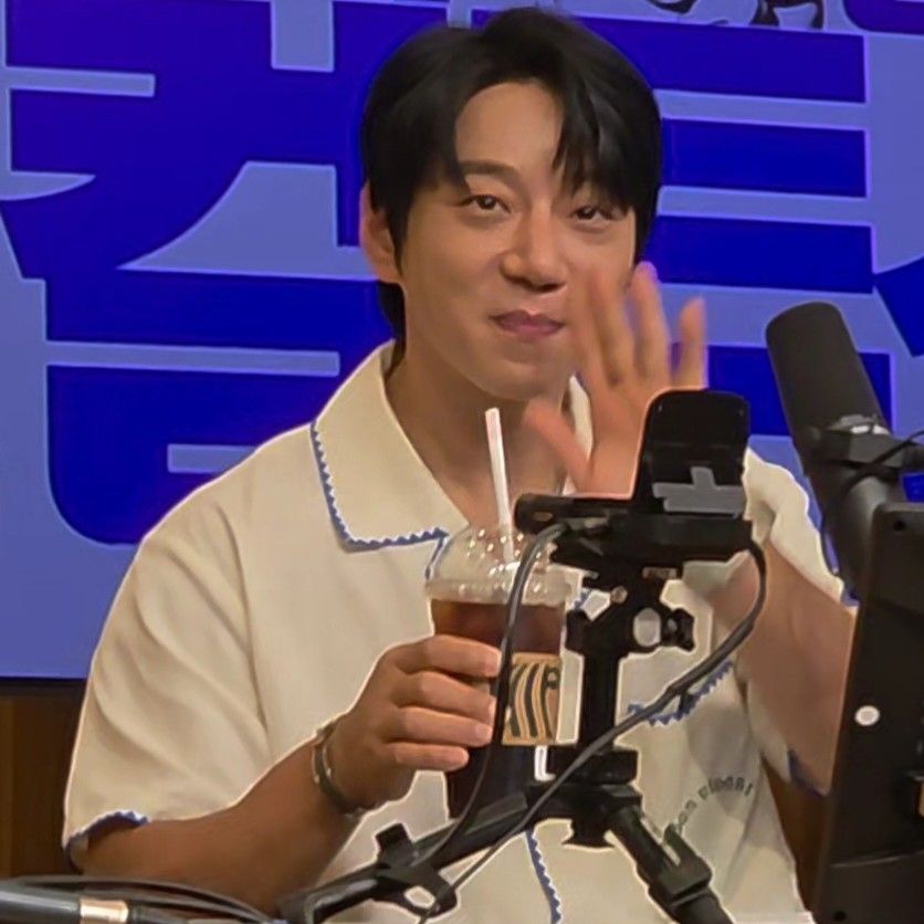 Foto aktivitas terbaru Hwang Chiyeol