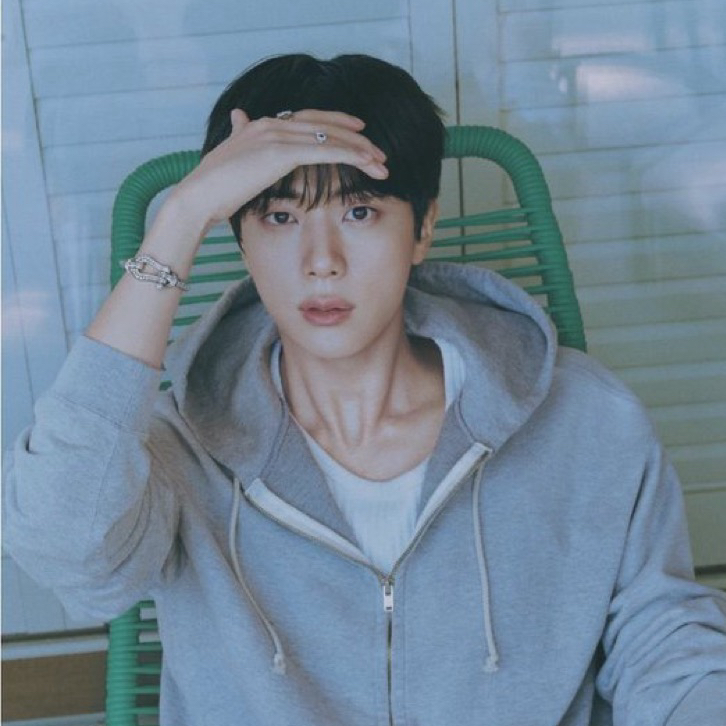 진 (방탄소년단)의 비하인드 컷