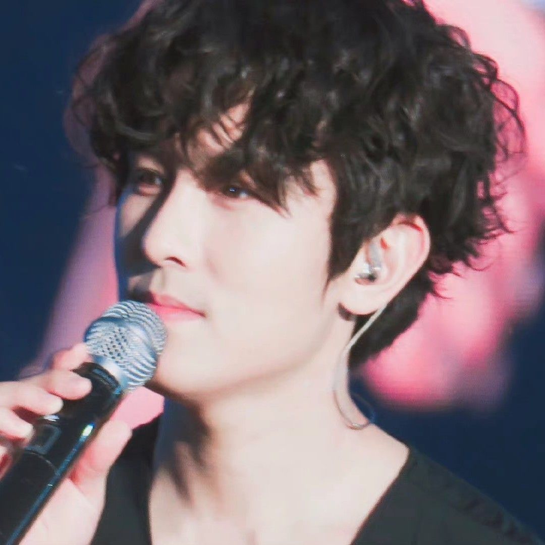 A moment captured by Kim Dongwan (SHINHWA)'s fan