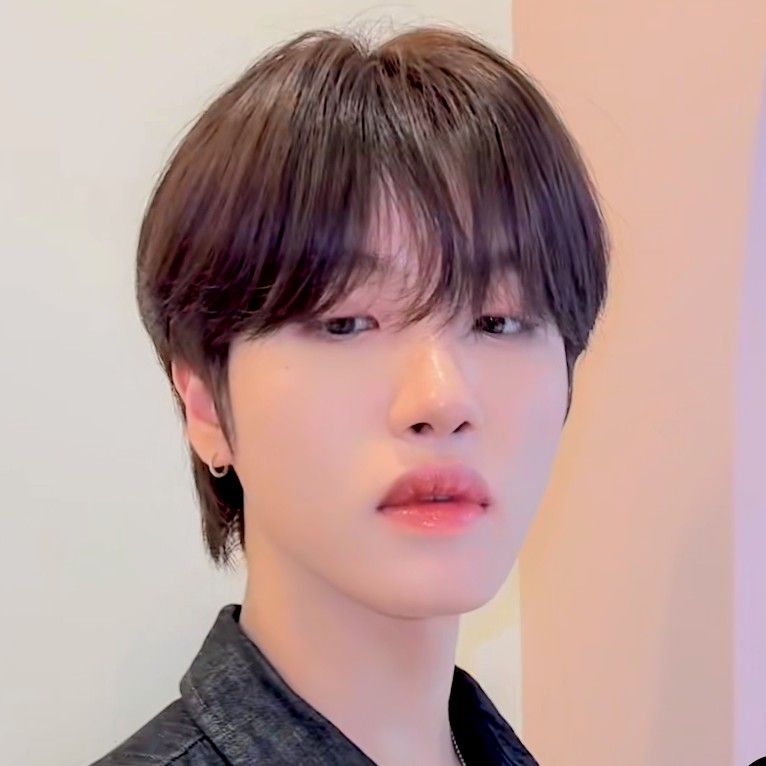 Behind-the-scenes cut of Huiwon (n.SSign)