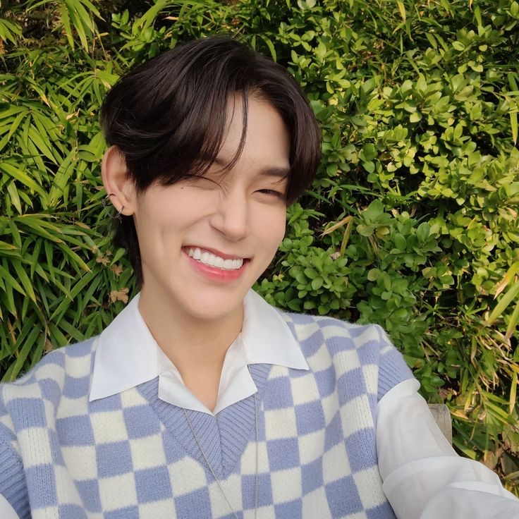 Behind-the-scenes cut of Seowon