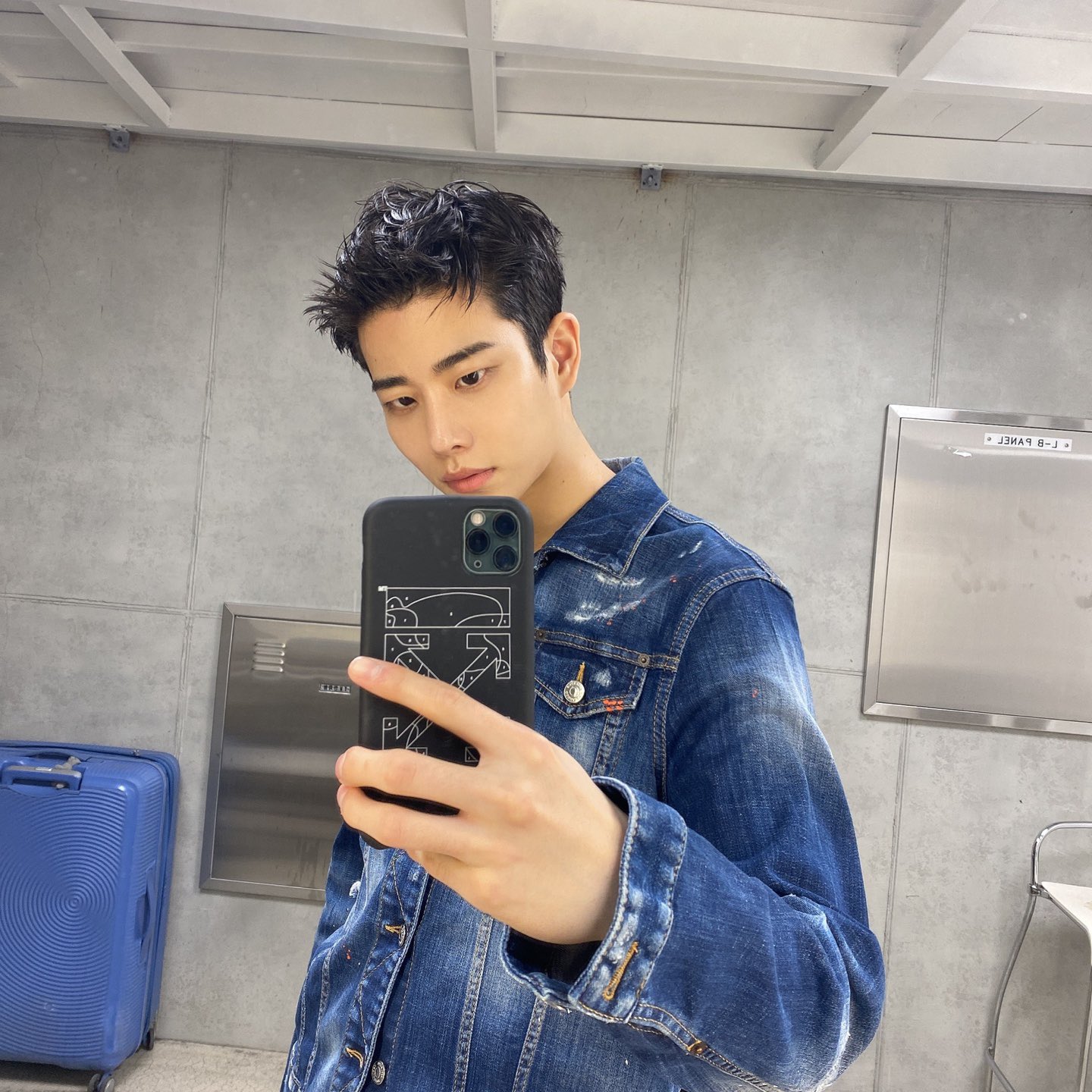 A moment captured by MJ (ASTRO)'s fan
