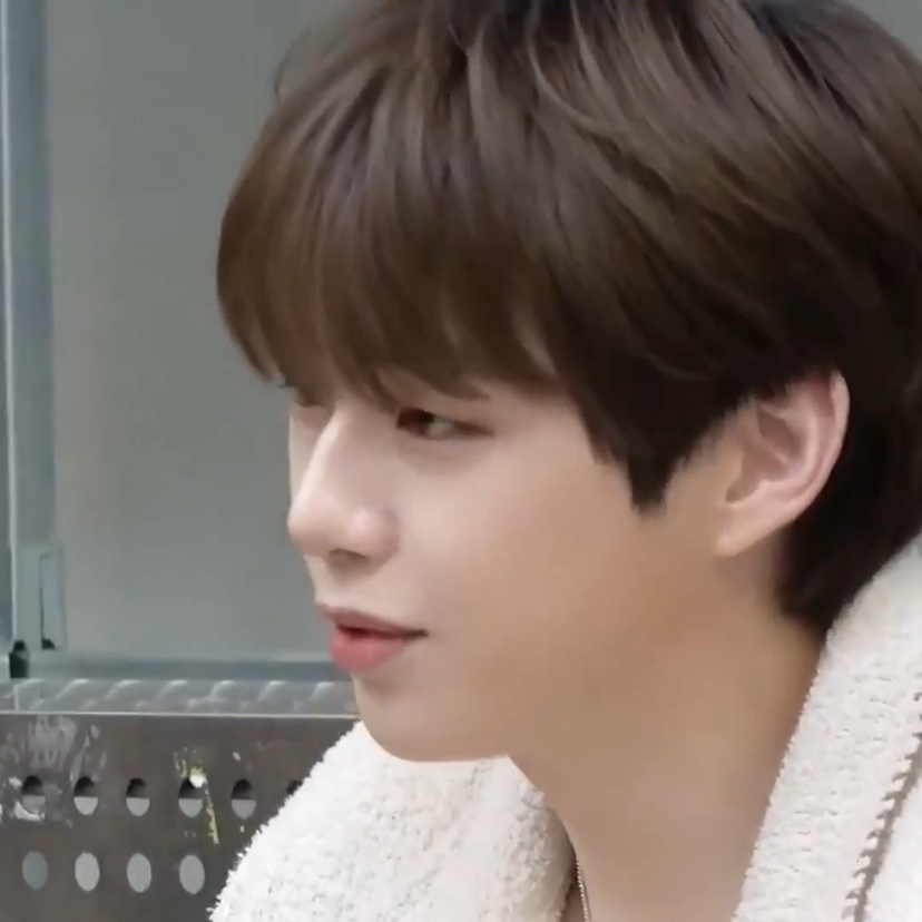 Behind-the-scenes cut of Kang Daniel