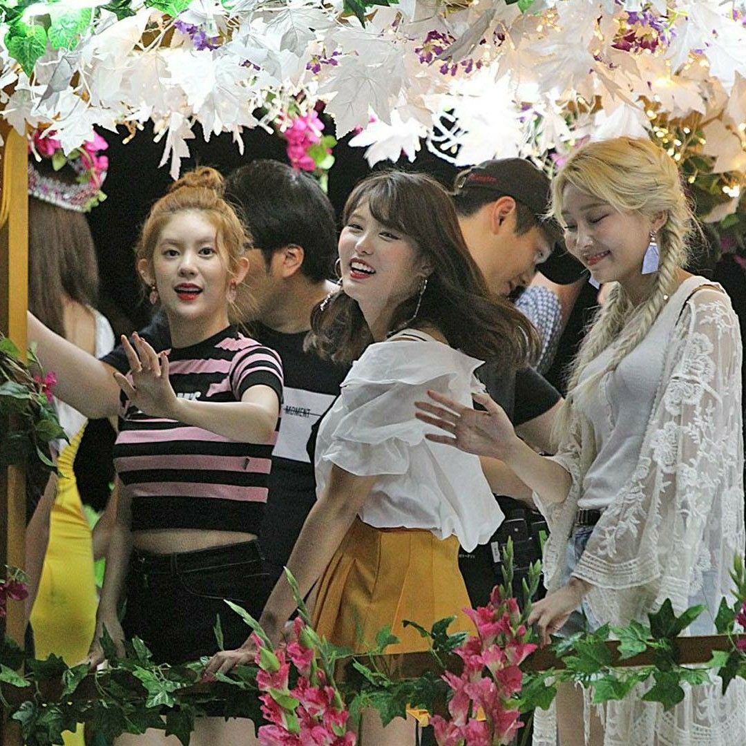 Latest photo of MOMOLAND