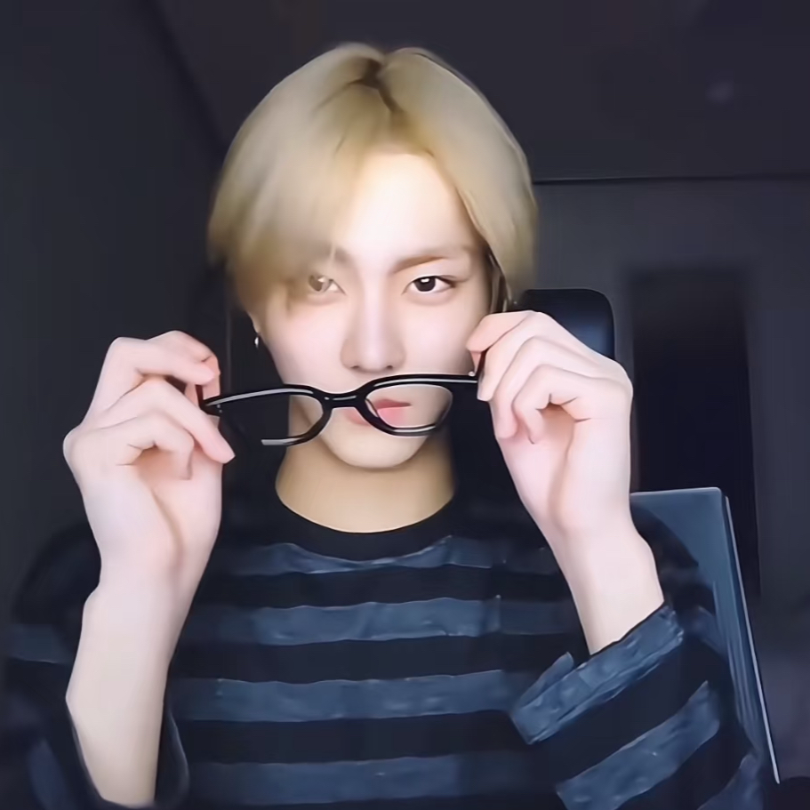 Latest photo of Jungwon (ENHYPEN)