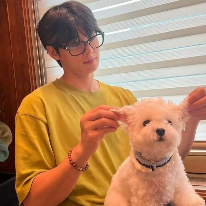 Recent activity shot of Eunwoo (ASTRO)