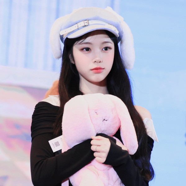 Signature photo of Ian (Hearts2Hearts) capturing their charm