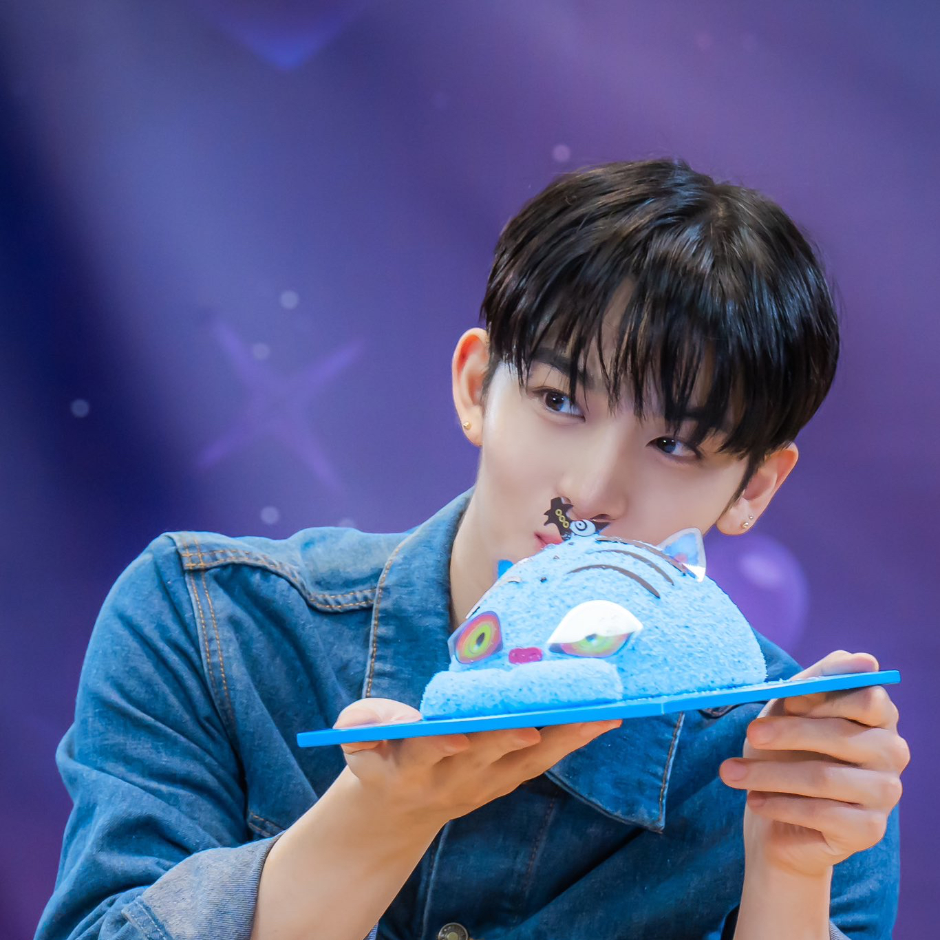 Behind-the-scenes cut of Bae Jinyoung
