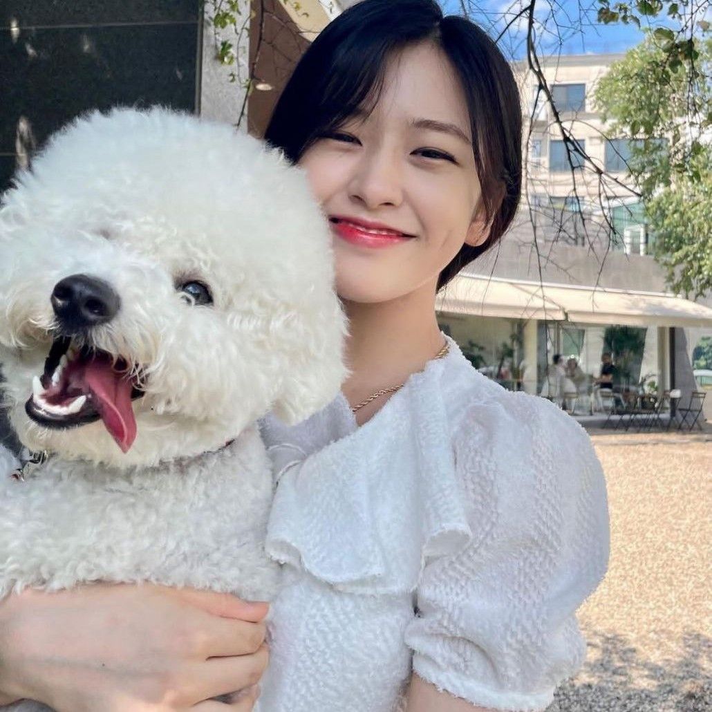 Behind-the-scenes cut of An Yujin (IVE)