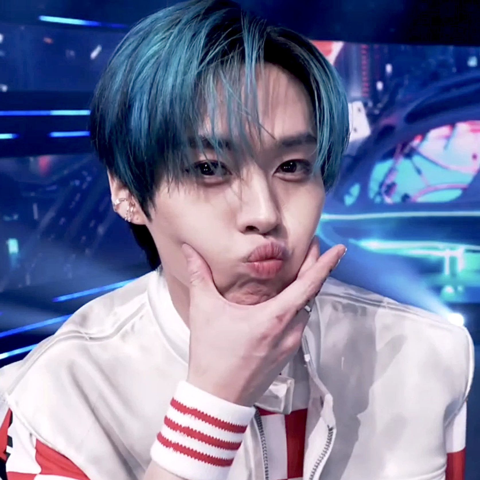 Latest photo of Lee Know (Stray Kids)