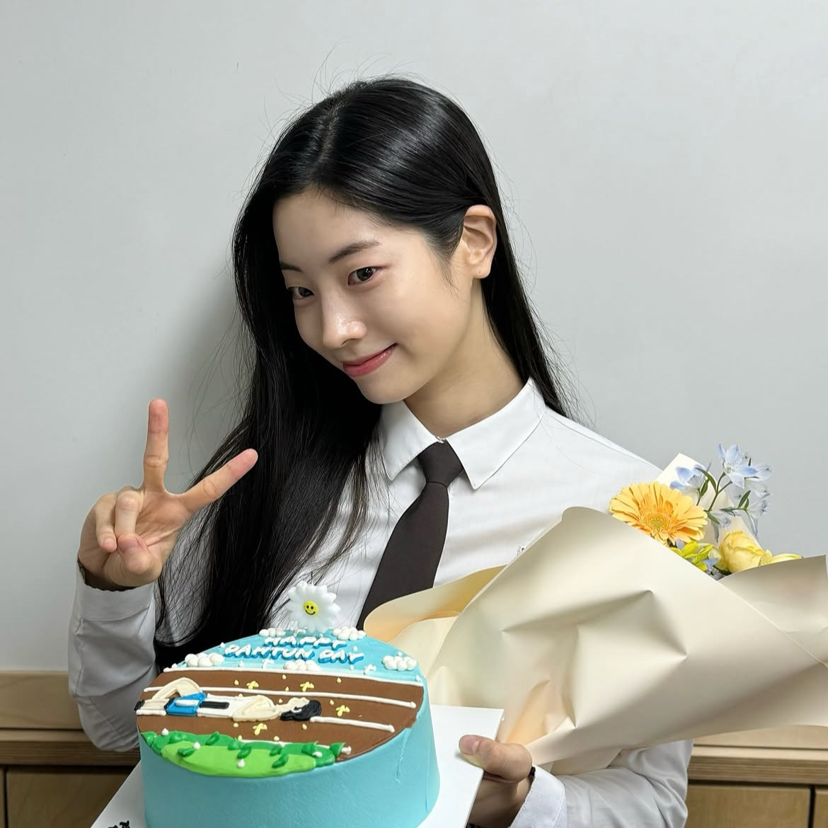Behind-the-scenes cut of Dahyun (TWICE)