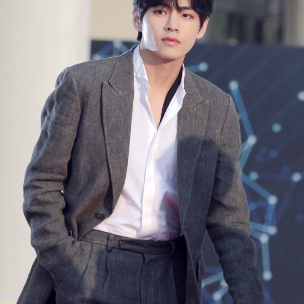 뷔 (방탄소년단) 최근 활동샷